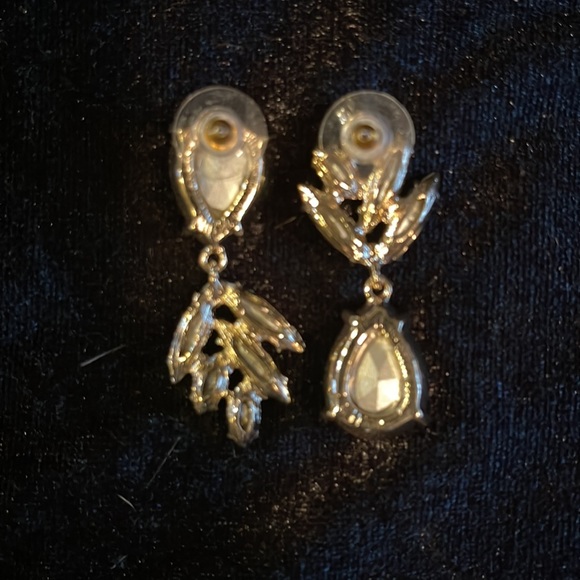 Earrings - Picture 2 of 4